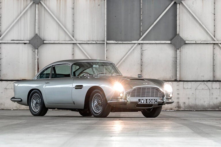 なぜ「アストンマーティン DB5」はボンドカーに選ばれたのか?──【世界の名車・珍車図鑑】Vol.03