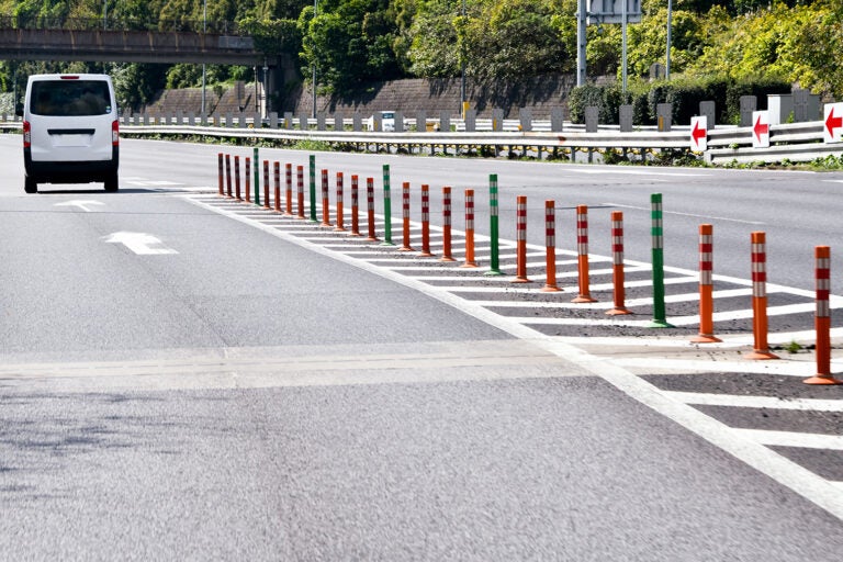 ラバーポールを設置している合流部