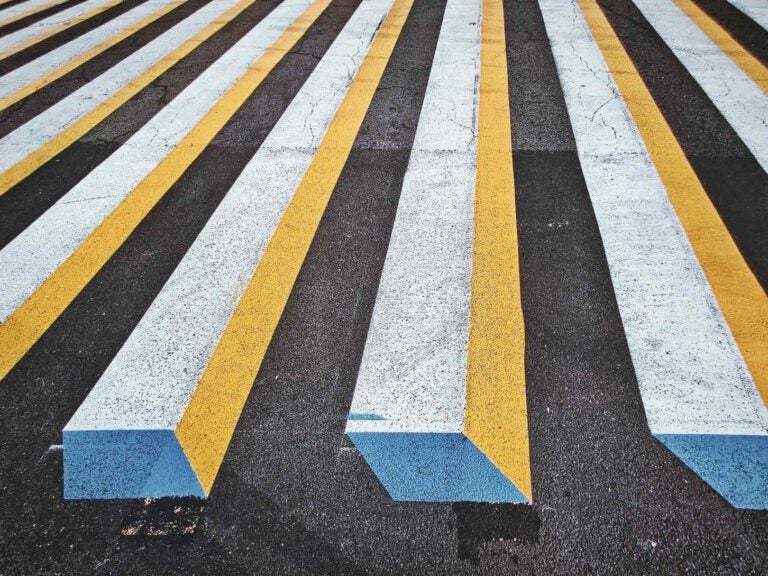立体的に見えるように工夫した横断歩道