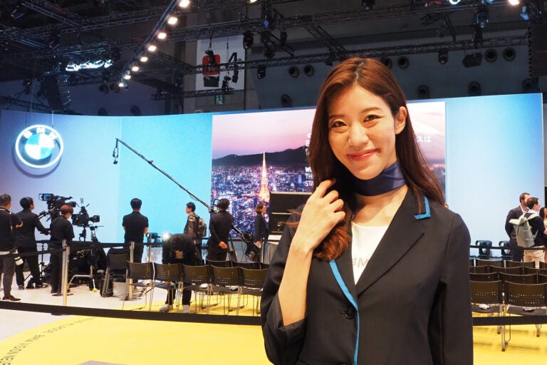 BMWブースの宮村さん