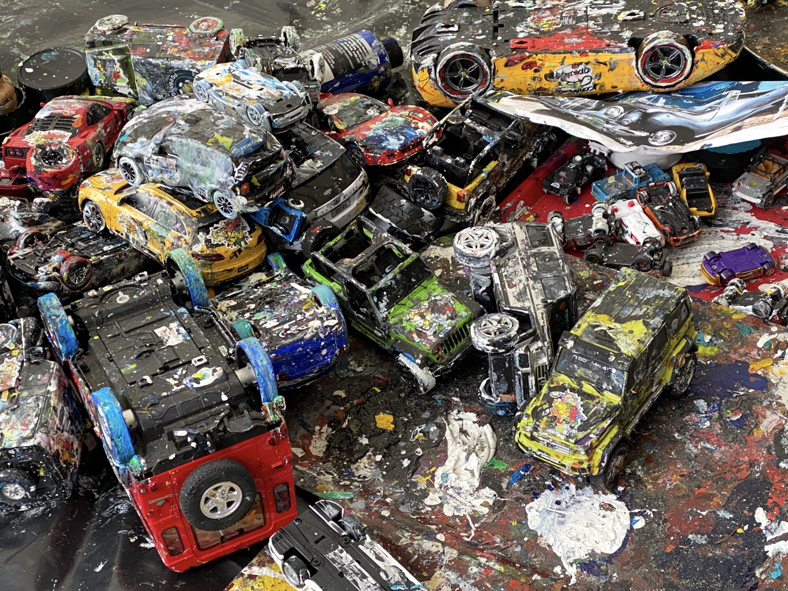 『イタリア発 大矢アキオの今日もクルマでアンディアーモ!』第44回 ラジコンで描いてしまう自動車アーティスト、イアン・クックの仕事術。