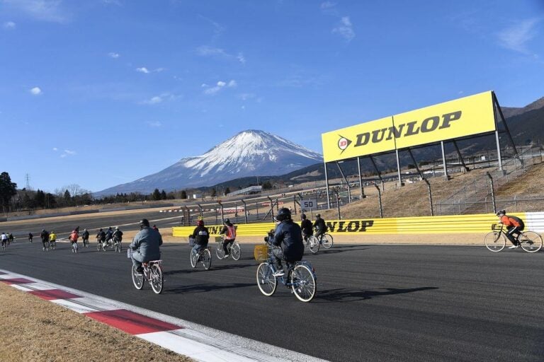 富士山を眺めながら、6時間耐久！｜ママチャリで本物のサーキットを爆走!? ママチャリ世界選手権の参加エントリー受付中！｜ママチャリで本物のサーキットを爆走!? ママチャリ世界選手権の参加エントリー受付中！