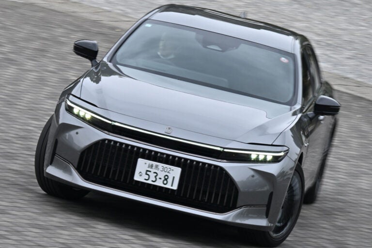 トヨタ クラウン セダン｜Toyota Crown Sedan