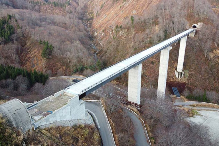 八十里越の5号橋梁の全景