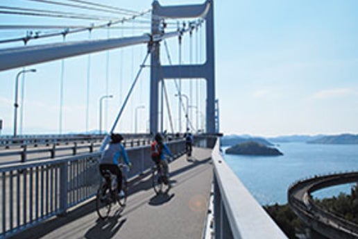 来島海峡大橋とサイクリスト