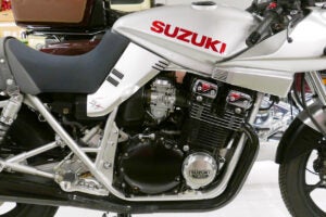 240408-suzuki-gsx-1100s-01b-