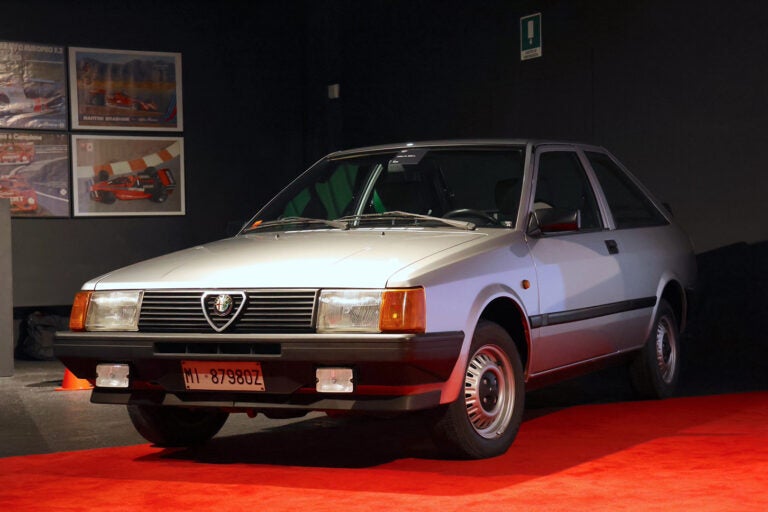 コッツィ兄弟博物館所蔵の1986年アルナ1.3Ti仕様。新車当時は1.2および1.5リッターエンジンもカタログに載っていた。