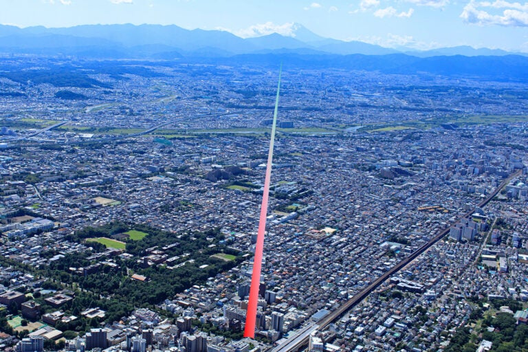 国立駅の西に伸びる富士見通りの山アテ道路