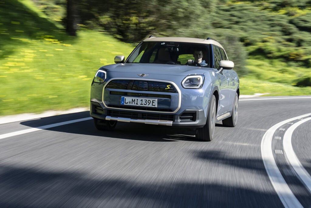 MINIなSUVが欲しい！ 新型カントリーマン、走りの「ジョンクーパー