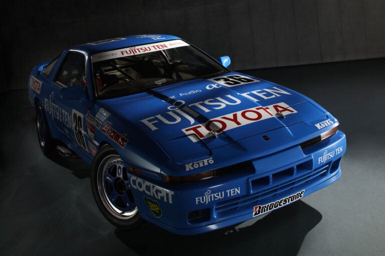 乗車体験学習で使用するスープラ・ターボAのレプリカ
