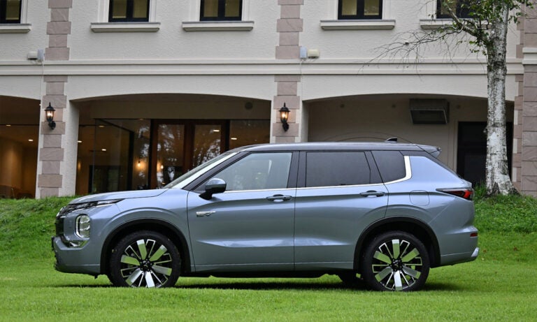三菱 アウトランダー PHEV|Mitsubishi Outlander PHEV