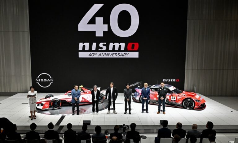 伝説のドライバーである長谷見昌弘氏や星野一義氏をはじめ、近藤真彦氏、千代勝正選手、高星明誠選手、西川直志氏によるトークセッションも開催された