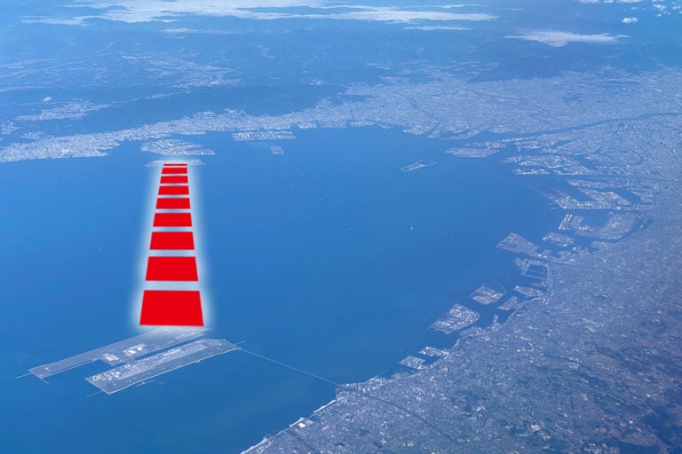関西空港と神戸空港の間に道路をつくる構想が存在する