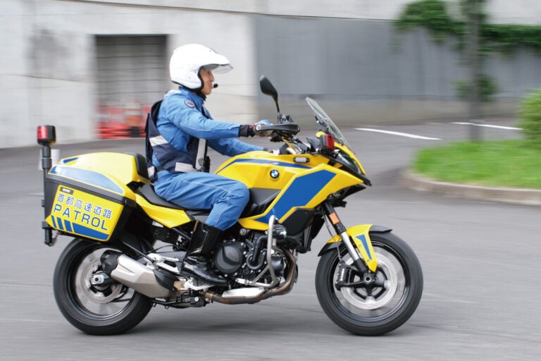 BMW F900XR 首都高バイク隊仕様でのデモ走行
