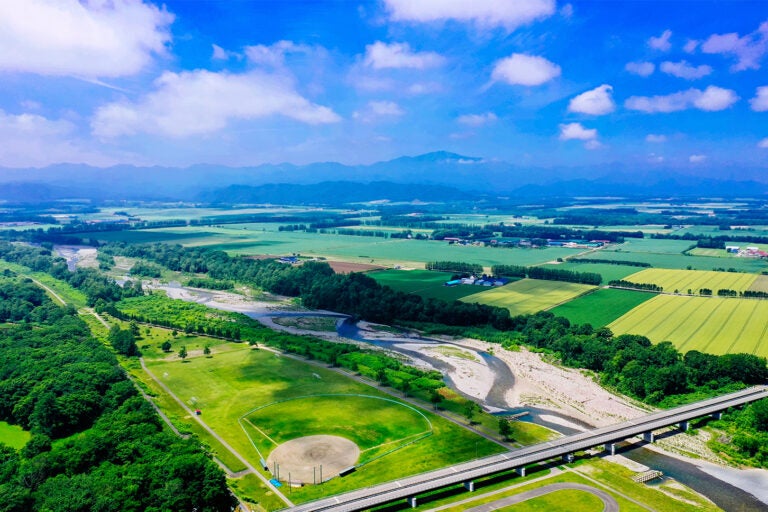 中札内村の中心部から日高山脈を眺める