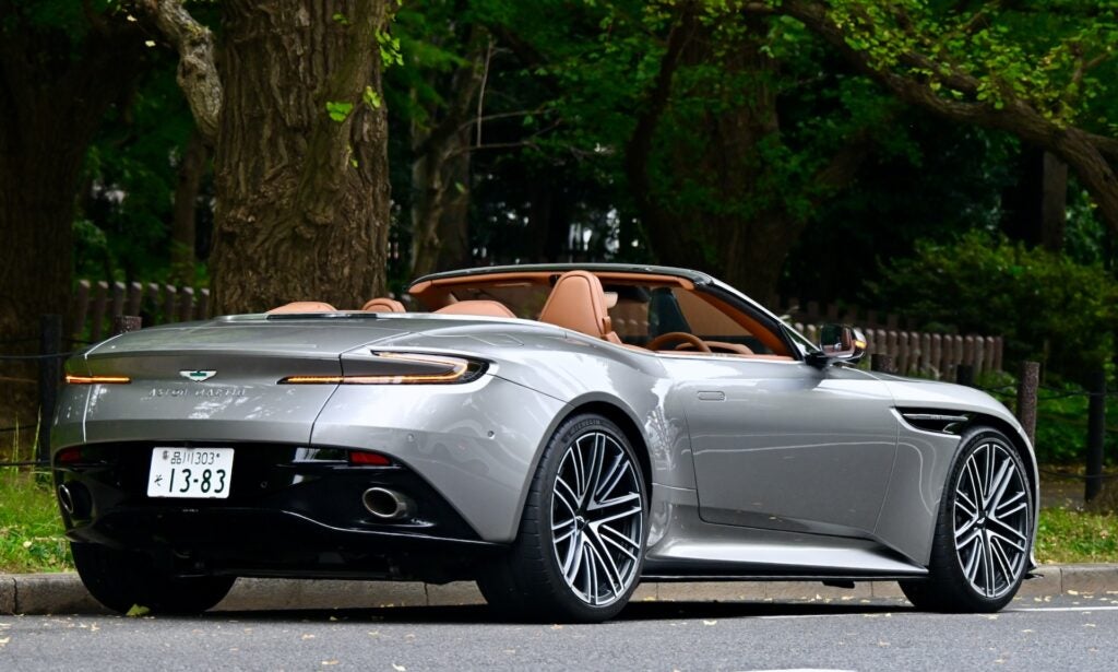 アストンマーティンの最新オープントップGT「DB12 ヴォランテ」に試乗