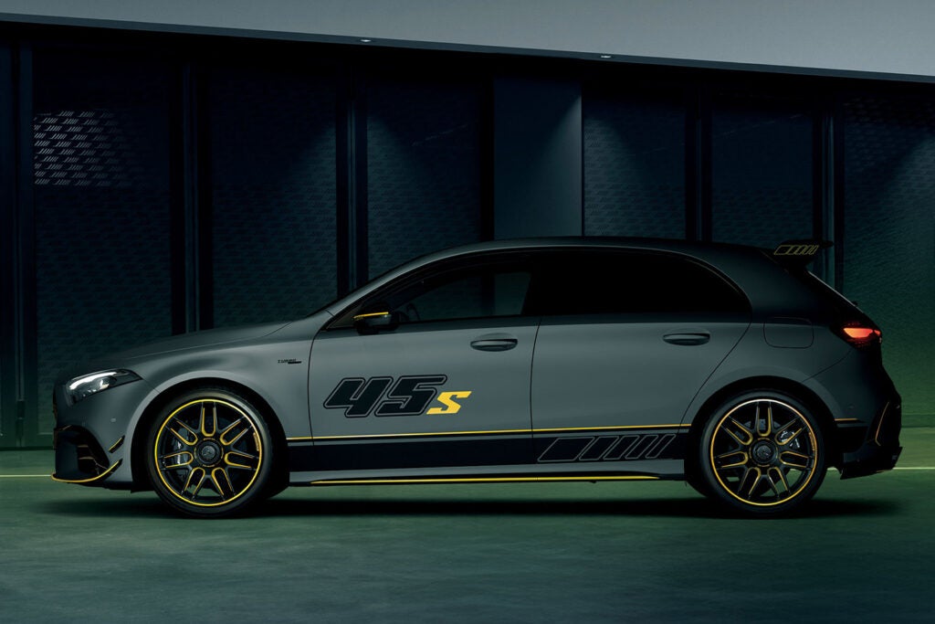 241204-mercedes-amg-a45s-