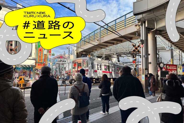 アーケード商店街の目の前にある第15号踏切