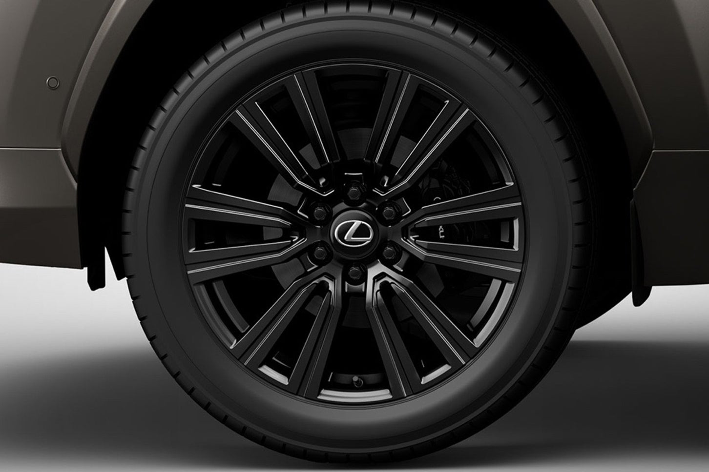 レクサスLX700h“HIDEKI MATSUYAMA EDITION”｜265/50R22タイヤ＆鍛造アルミホイール（特別仕様車ブラック塗装）