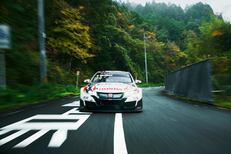 ホンダ・シビック・タイプRと道上龍選手の再会も注目を集めた。車内映像からも道上選手の本気度が伺えた。