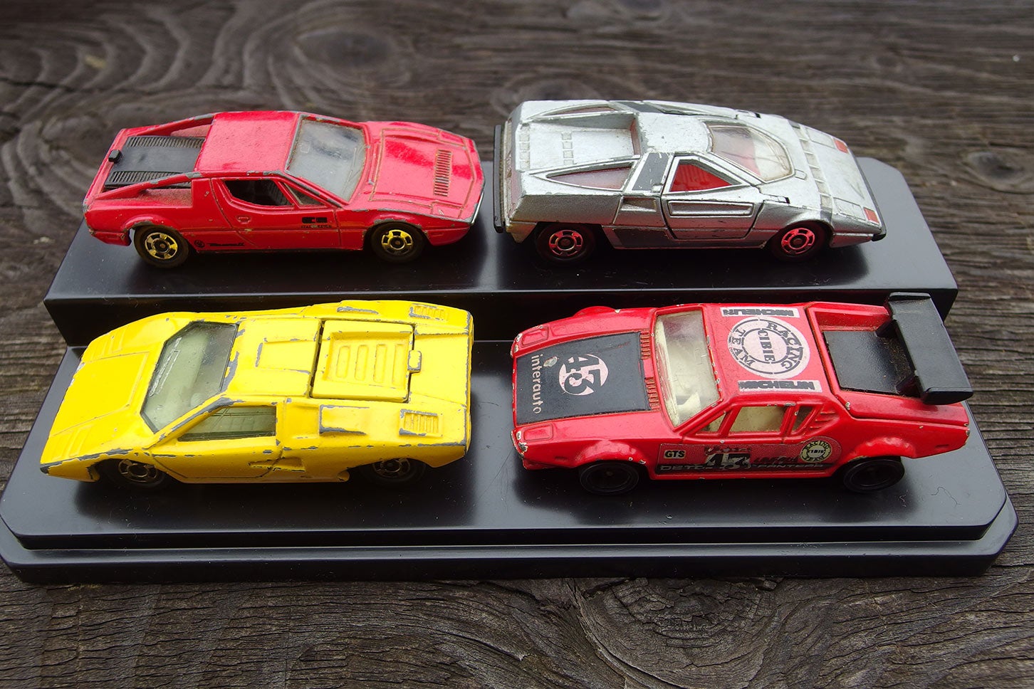 スーパーカーブームに乗り、トミカの外国車シリーズでもスーパーカーが展開された。ミニカーはすべて著者の私物。