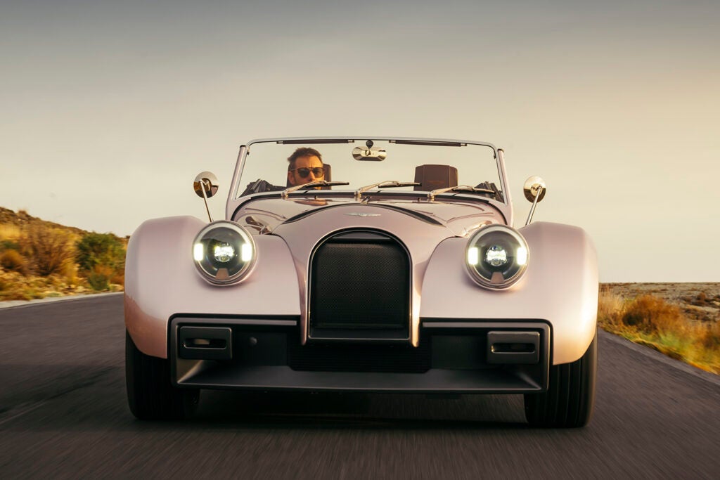 モーガンの新フラッグシップ「スーパースポーツ」が上陸！ドライビング