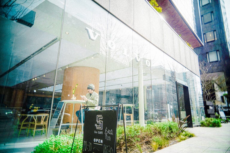 フィルムカメラ片手に都心で出会う、北欧のひととき【Volvo Studio Tokyo 編】━━連載｜CCGとクルマでどうする？＜第4回＞