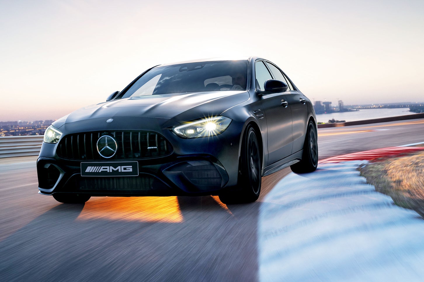 メルセデスAMG C 63 S Eパフォーマンス・エディション ピーク｜Mercedes-AMG C 63 S E Performance Edition Peak