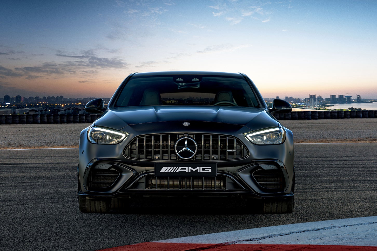 メルセデスAMG C 63 S Eパフォーマンス・エディション ピーク｜Mercedes-AMG C 63 S E Performance Edition Peak