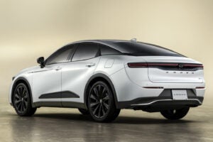 トヨタ「クラウン」70周年を記念した特別モデルが登場！ 第1弾「クロス