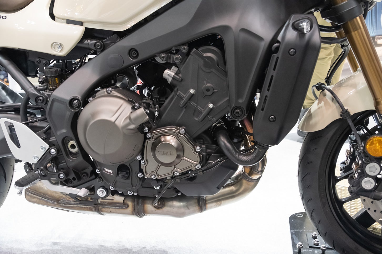 ヤマハ XSR900 ABS セラミックアイボリー（日本限定モデル）