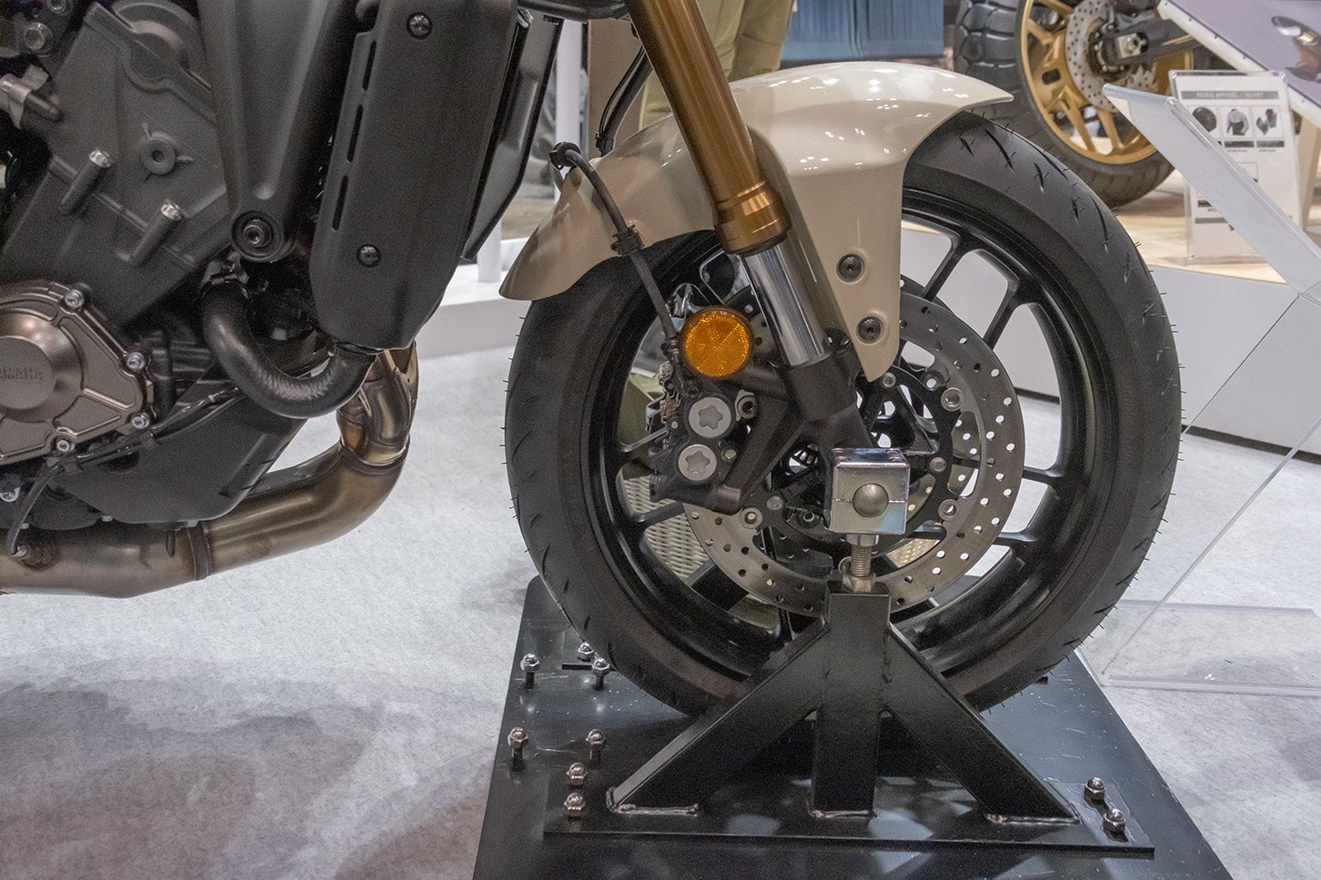 ヤマハ XSR900 ABS セラミックアイボリー（日本限定モデル）