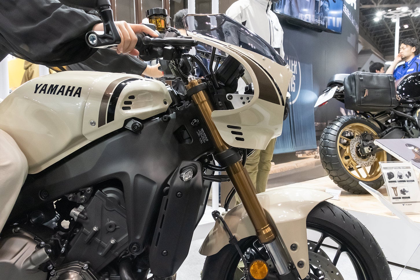 ヤマハ XSR900 ABS セラミックアイボリー（日本限定モデル）