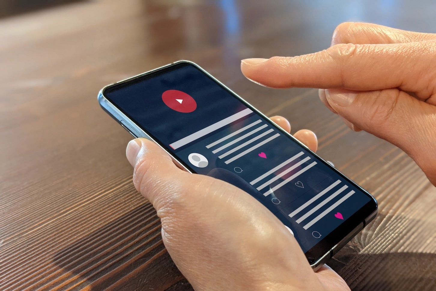 動画配信サイトやSNSにドラレコの動画をアップロードする場合は慎重に。