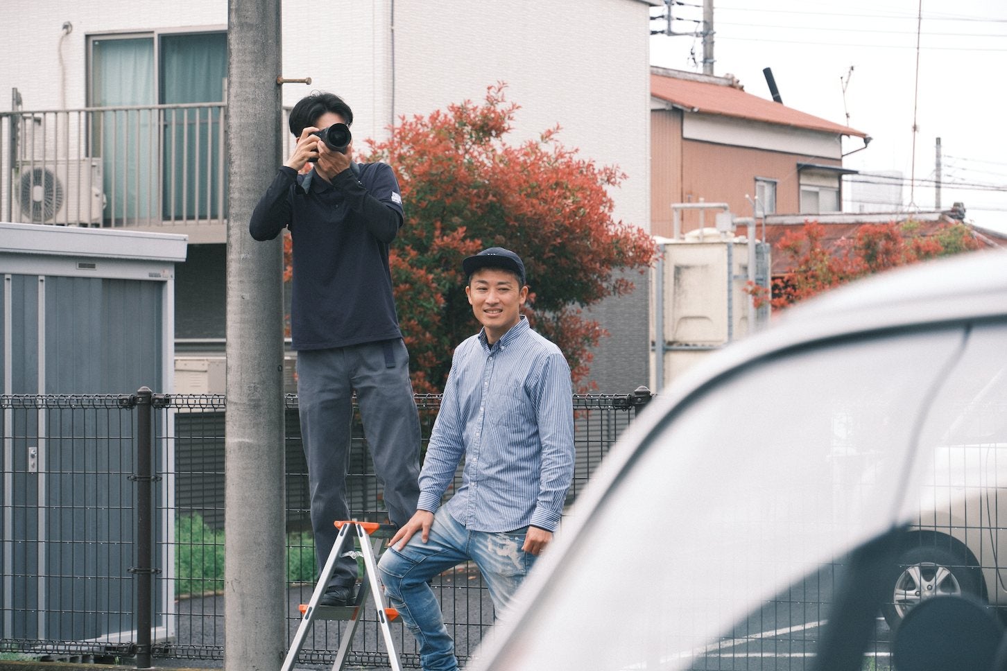 別日に新築の賃貸ガレージハウスにも同行させてもらった。サイトに掲載する写真は自分たちで撮影するのがモットーとのこと。