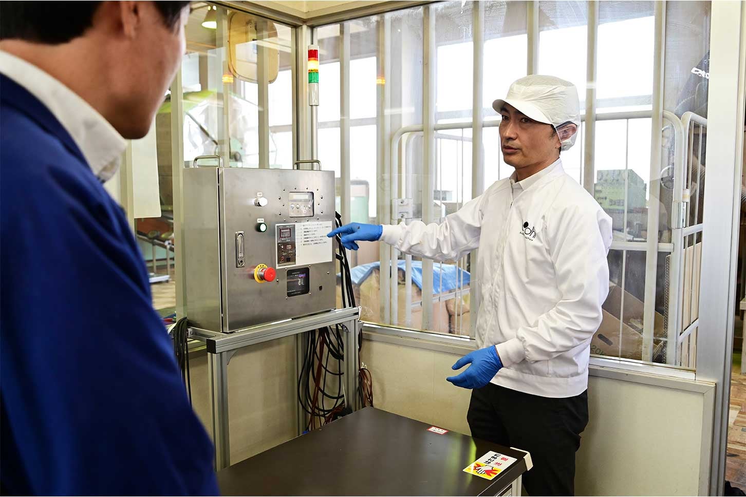 新技術を取り入れbodhiの味わいは進化を遂げる。アイシンのAIR（アイル）を照射するための機械を設置し、茶葉の発酵を深めている。