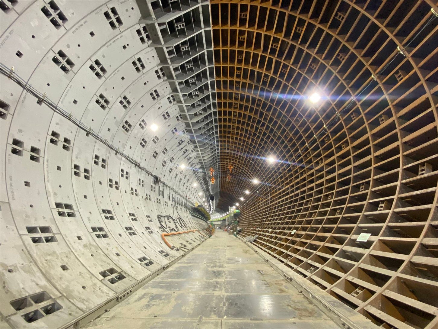 外環道・東名JCTＨランプシールド工事の状況。2025年5月1日撮影。