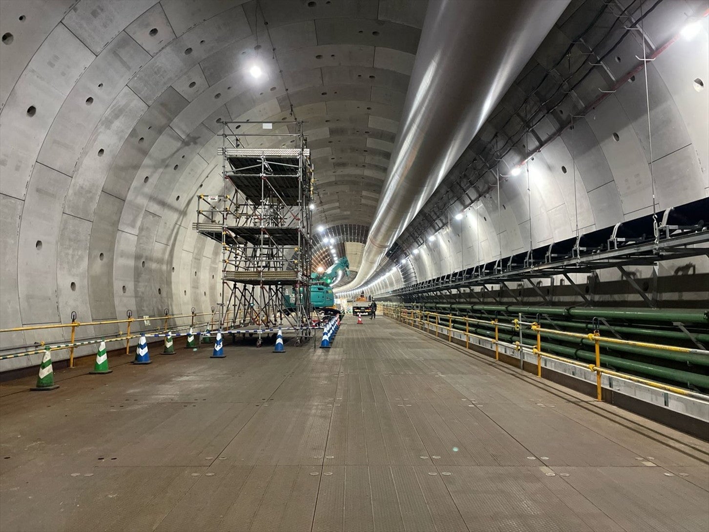 外環道・東名JCT（南行）地中拡幅工事の状況。2025年5月1日撮影。