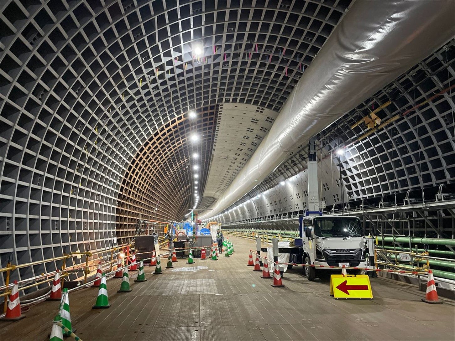 外環道・東名JCT（南行）地中拡幅工事の状況。2025年5月1日撮影。