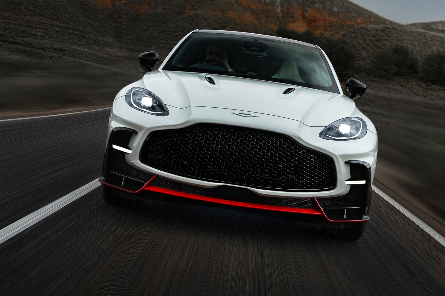 アストンマーティンDBX S｜Aston Martin DBX S