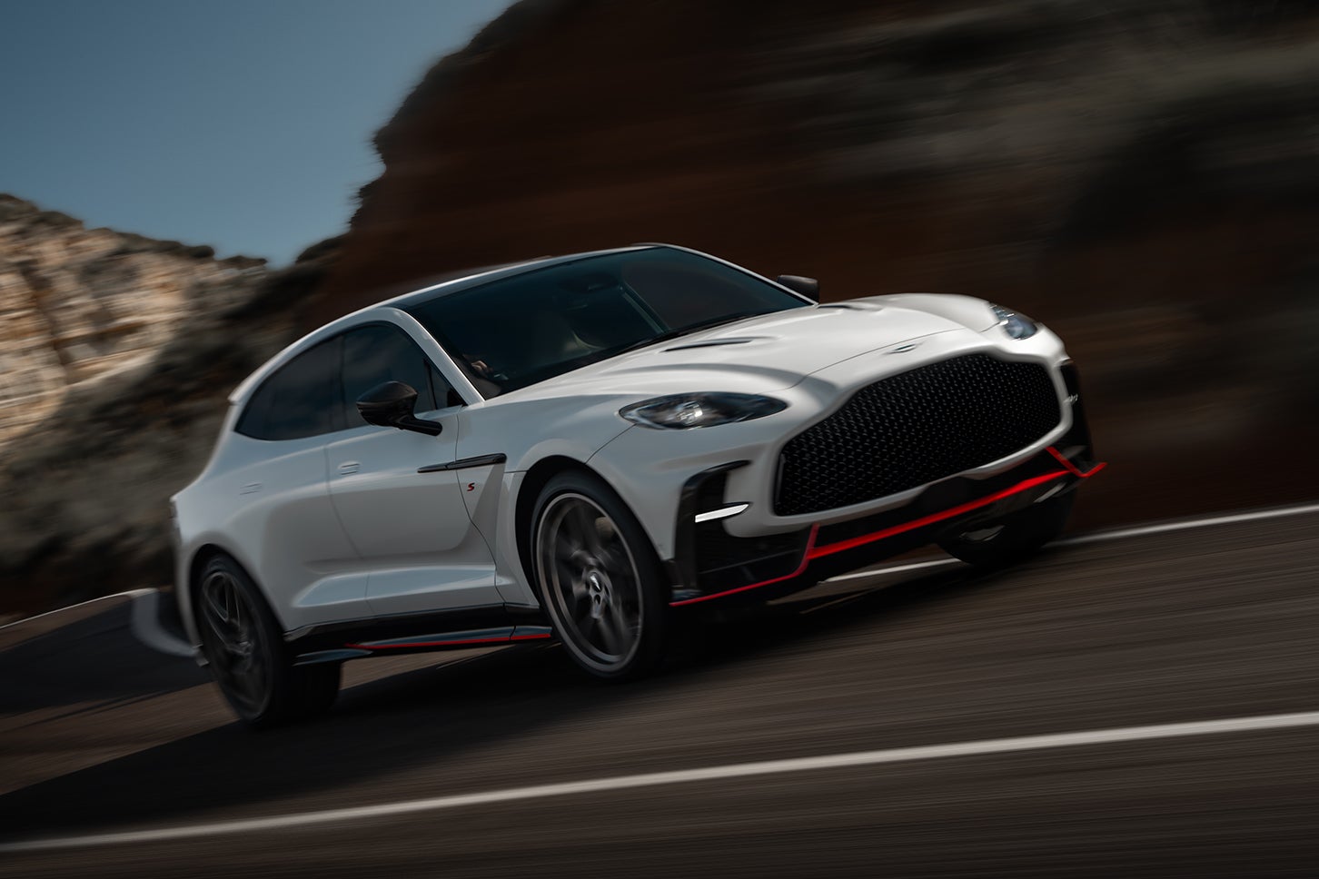 アストンマーティンDBX S｜Aston Martin DBX S