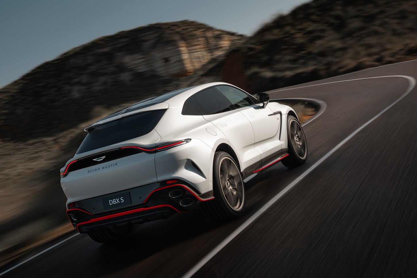 アストンマーティンDBX S|Aston Martin DBX S