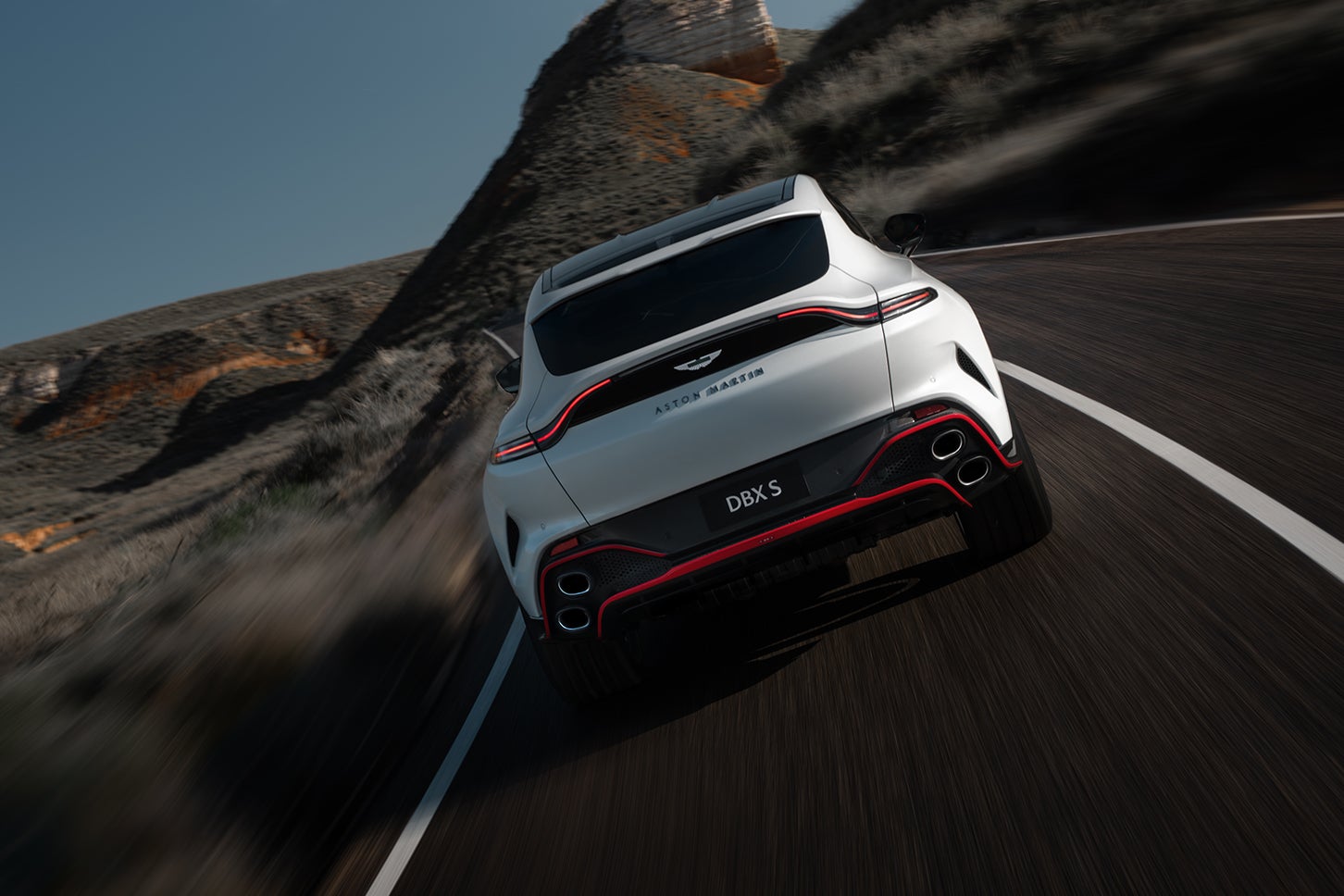 アストンマーティンDBX S｜Aston Martin DBX S