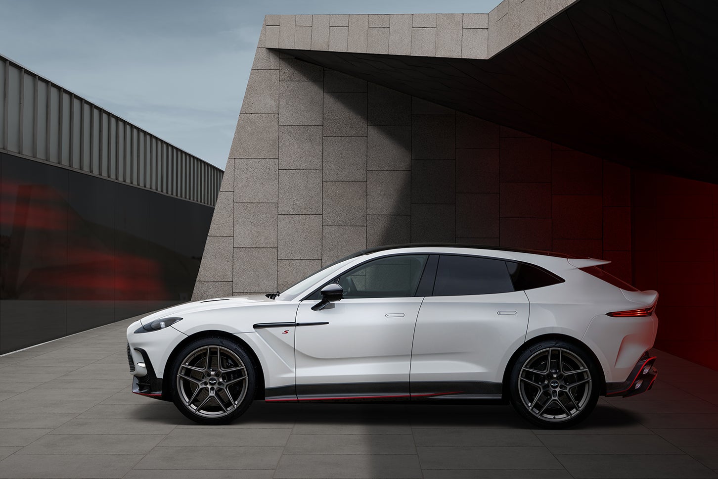 アストンマーティンDBX S|Aston Martin DBX S