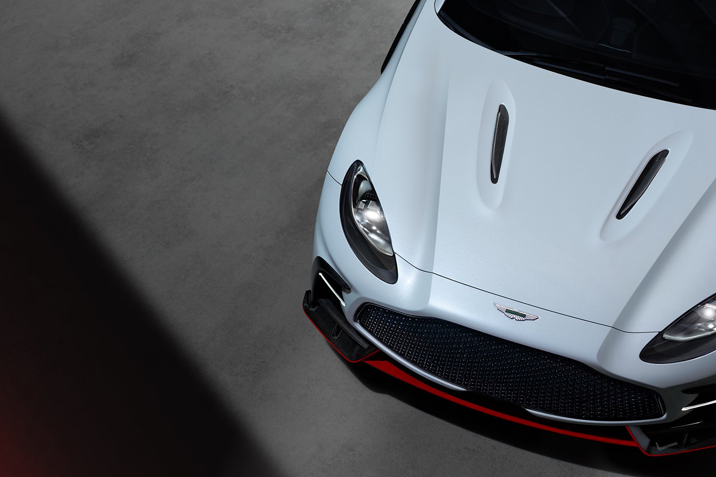 アストンマーティンDBX S｜Aston Martin DBX S
