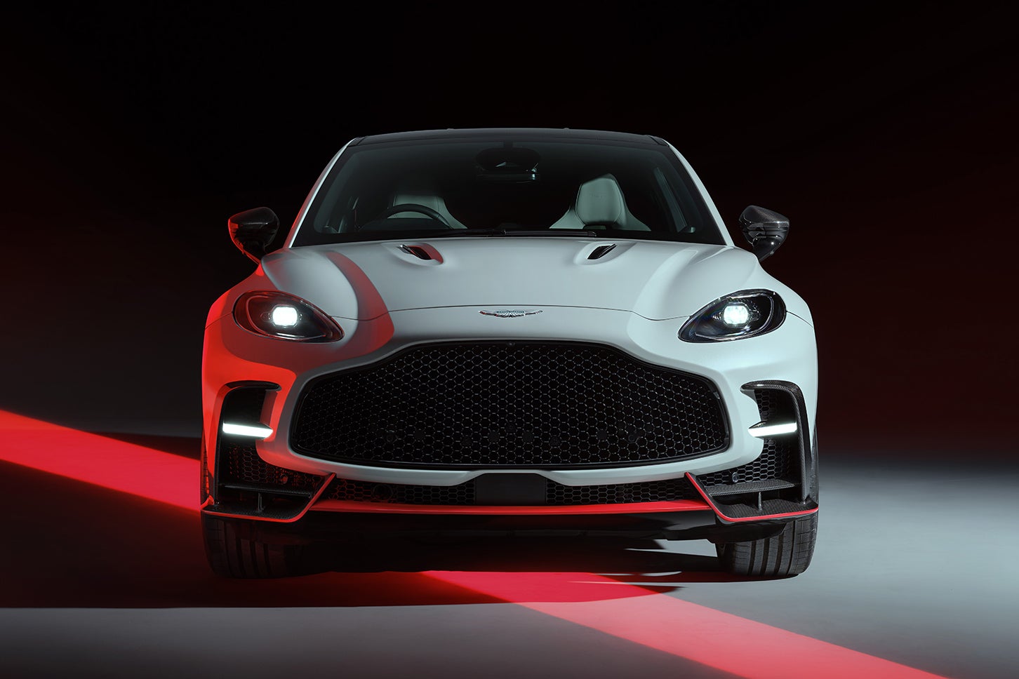 アストンマーティンDBX S｜Aston Martin DBX S
