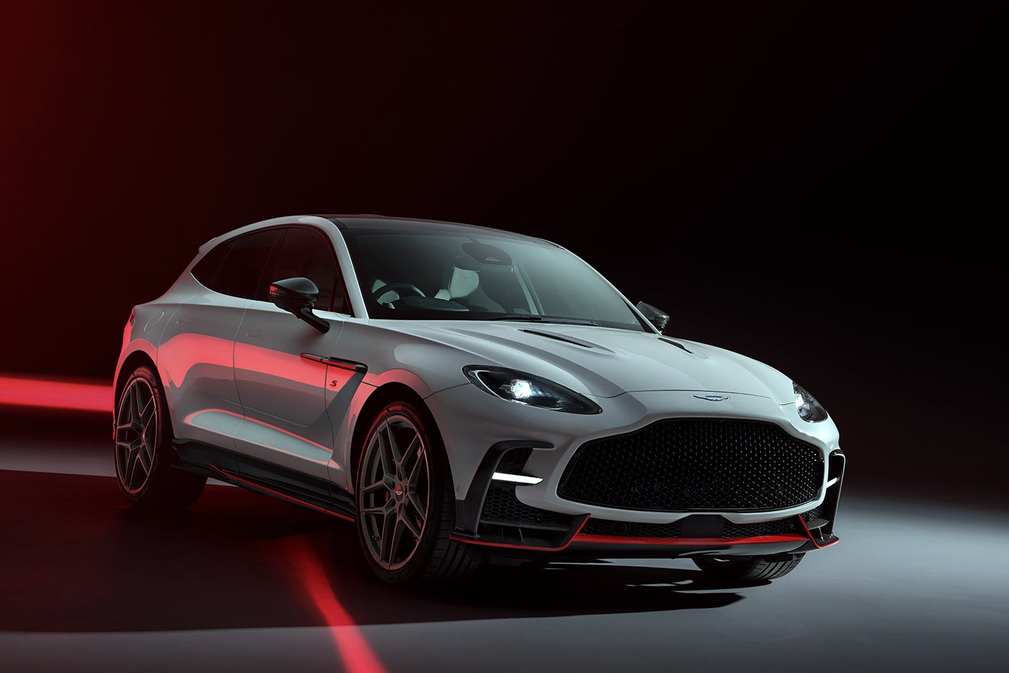 アストンマーティンDBX S｜Aston Martin DBX S