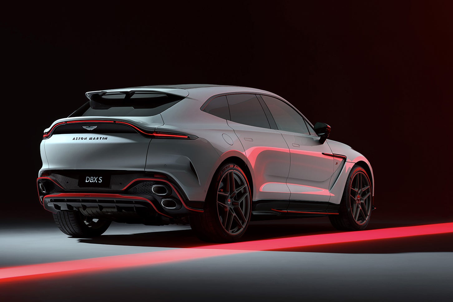 アストンマーティンDBX S｜Aston Martin DBX S