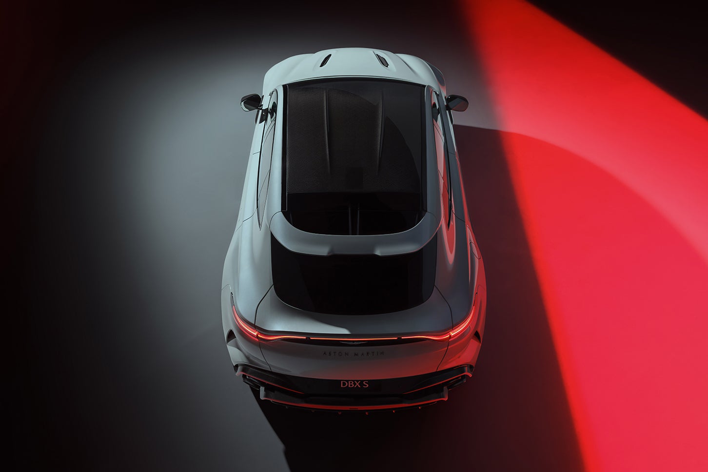 アストンマーティンDBX S｜Aston Martin DBX S