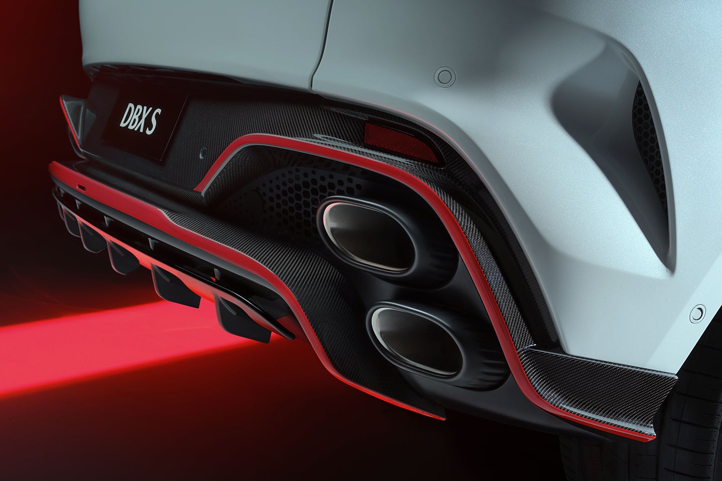 アストンマーティンDBX S｜Aston Martin DBX S